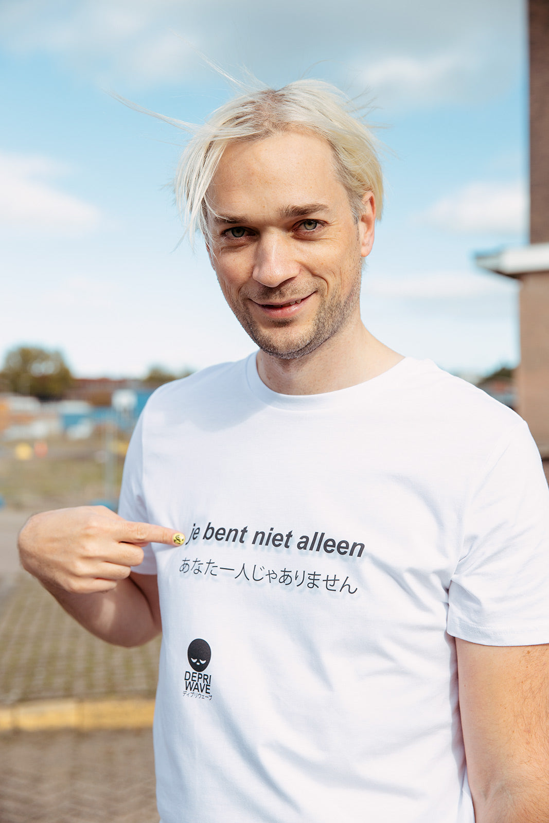 Je Bent Niet Alleen t-shirt (wit)